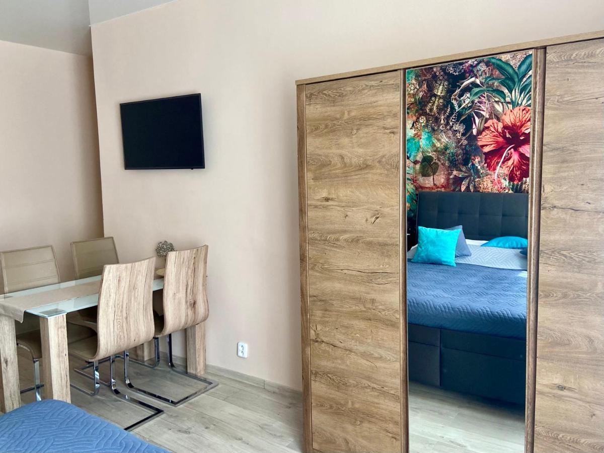 Lokal Apartment Praga Esterno foto